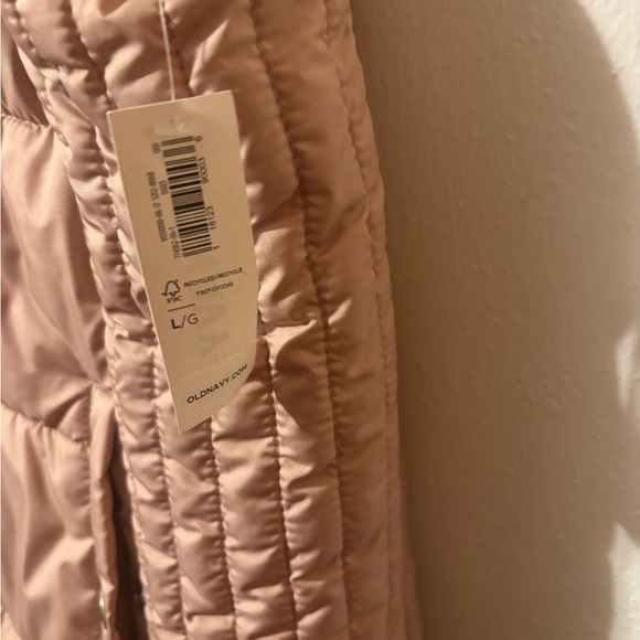 Old Navy Women's Light Brown Quilted Vest - Picture 2 of 3